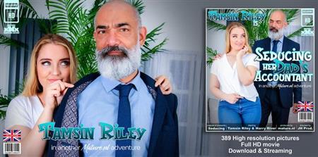 (WEST) Mature NL – Tamsin Riley – Young and horny Tamsin Riley is fucking and sucking her way older dad is accountant on the couch