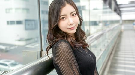 SIRO-5463 【モテオーラ×経験豊富な敏感ボディ】32歳美人インフルエンサーが緊張の初撮影！緊張する…と微笑むその口元から始まる、濃密な舌絡めキスと快感の波。断れない体質、隠せ…