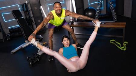 (WEST) Fakehub Originals – Lady Dee – Stretching Makes Me Wet